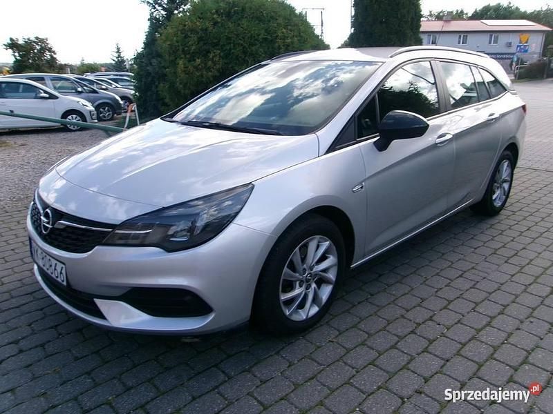 Srebrny Używany 2021 Opel Astra Kombi | 42 500 zł (Uczciwa cena) - Obraz 1/4