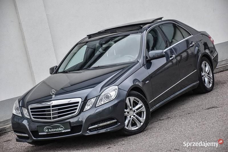 Używany Mercedes E350 Avantgarde 231 KM (169 kW) 2010 Granatowy Sedan/Limuzyna