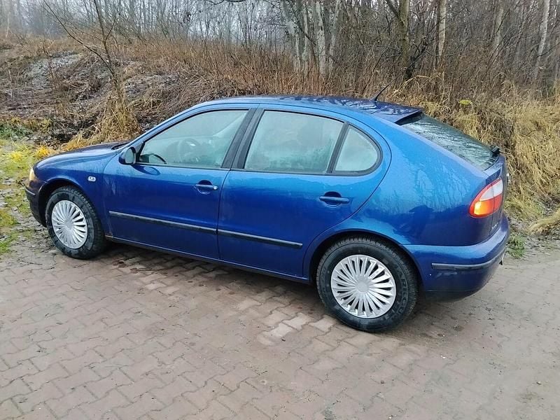 Niebieski Używany 2003 Seat Leon Hatchback | 3300 zł (Dobra cena) - Obraz 1/4