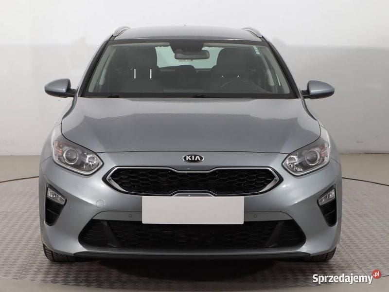Szary Używany 2021 Kia Ceed Kombi | 48 999 zł (Uczciwa cena) - Obraz 1/4