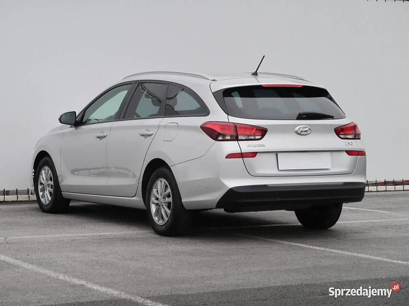 Używany Hyundai i30 120 KM (88 kW) 2019 Srebrny Kombi