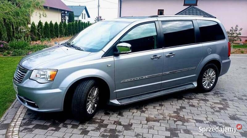 Srebrny Używany 2014 Chrysler Town & Country Limited Minivan | 48 000 zł (Uczciwa cena) - Obraz 1/4