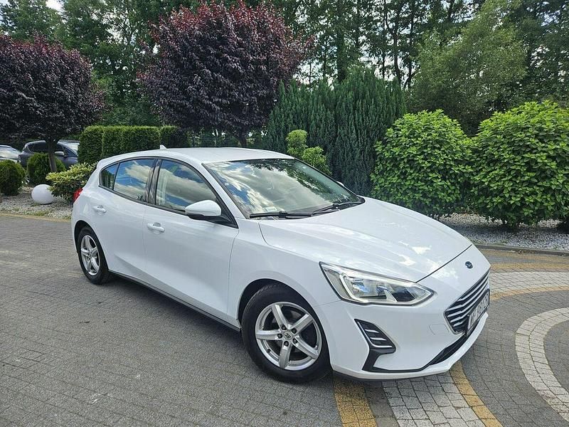 Biały Używany 2018 Ford Focus Hatchback | 39 900 zł (Uczciwa cena) - Obraz 1/4
