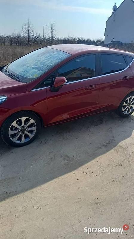 Używany Ford Fiesta Titanium 2018 Wiśniowy Hatchback