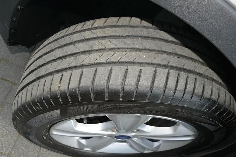 Używany Ford Kuga 136 KM (100 kW) 2015 Srebrny (metalik) SUV