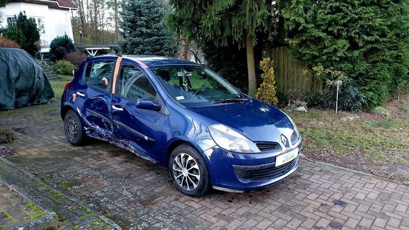 Niebieski Używany 2006 Renault Clio II Hatchback | 2570 zł - Obraz 1/4