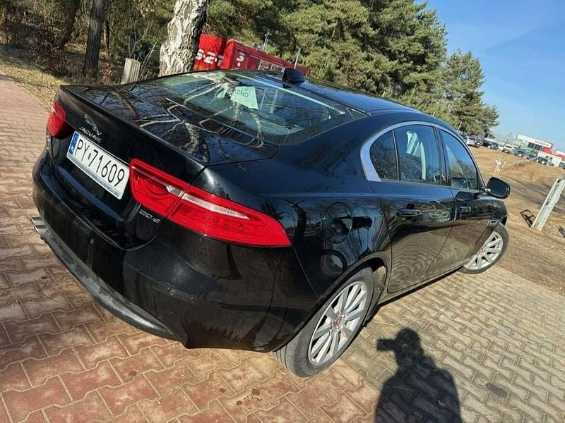 Używany Jaguar XE 180 KM (132 kW) 2018 Czarny (metalik) Sedan/Limuzyna