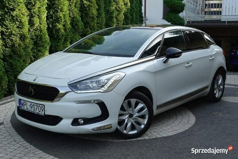 Używany Citroën DS5 150 KM (110 kW) 2016 Biały Hatchback