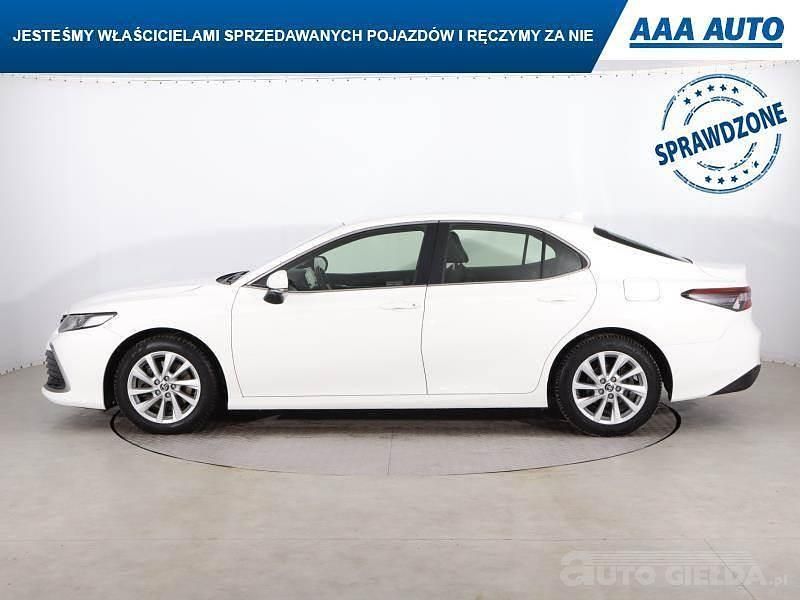 Używany Toyota Camry 2021 Biały Sedan/Limuzyna