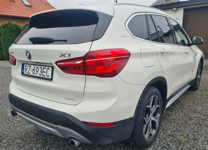 Biały Używany 2016 BMW X1 SUV | 89 000 zł - Obraz 1/4