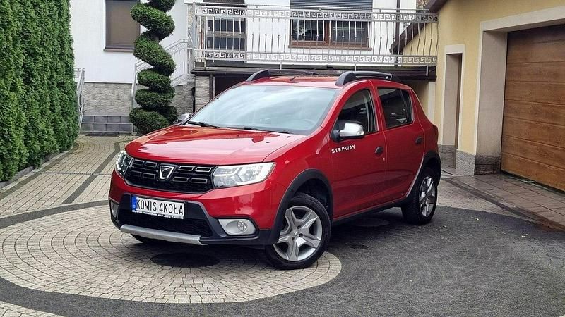 Bordowy (metalik) Używany 2017 Dacia Sandero Stepway Hatchback | 31 900 zł (Uczciwa cena) - Obraz 1/4
