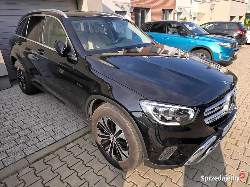 Używany Mercedes GLC300e 2021 Czarny SUV