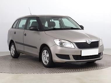Srebrny Używany 2010 Skoda Fabia Kombi | 14 999 zł (Uczciwa cena) - Obraz 1/2