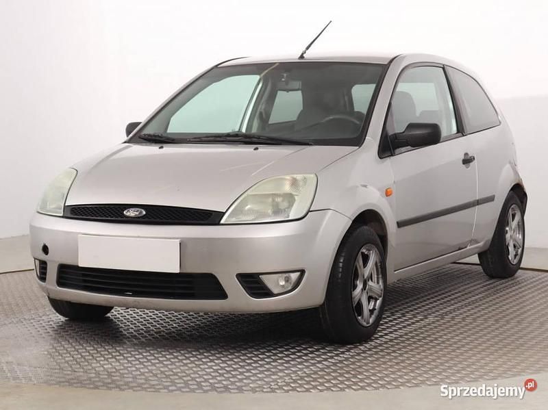 Używany Ford Fiesta 2002 Srebrny Hatchback