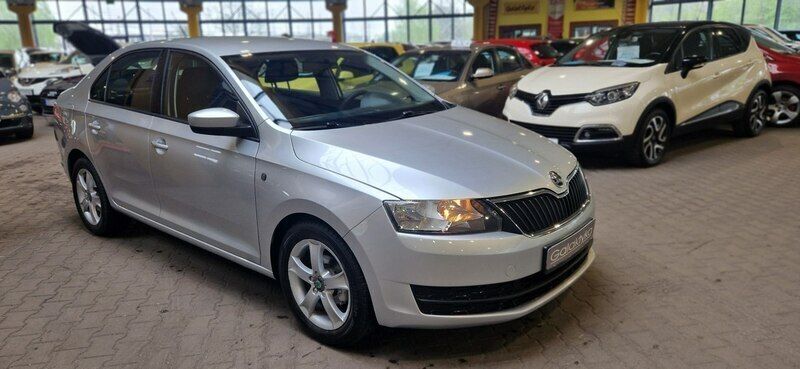 Srebrny Używany 2015 Skoda Rapid Hatchback | 39 900 zł (Uczciwa cena) - Obraz 1/2