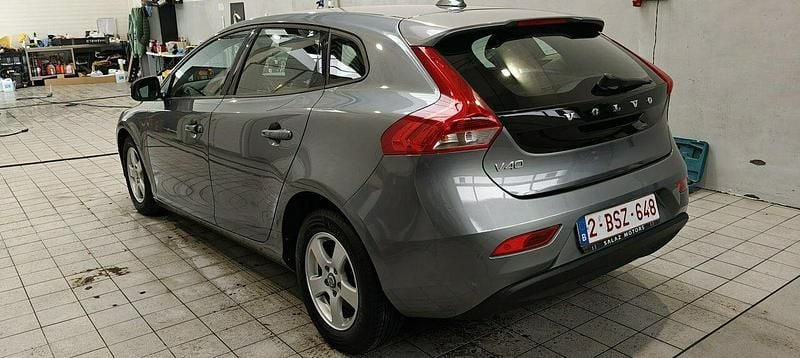 Używany Volvo V40 115 KM (84 kW) 2015 Szary Hatchback