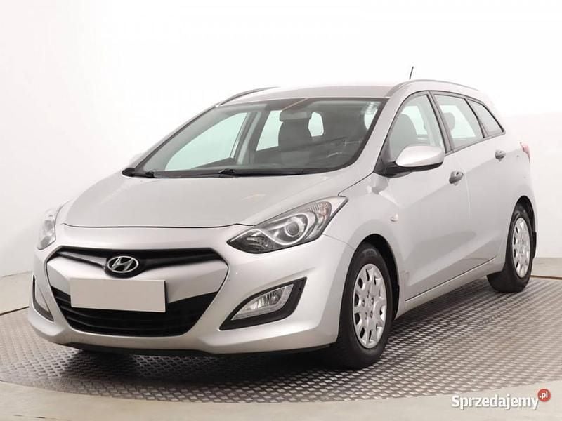 Używany Hyundai i30 90 KM (66 kW) 2014 Srebrny Kombi