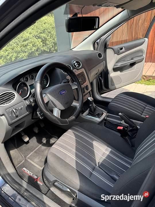 Używany Ford Focus 2011 Szary Kombi