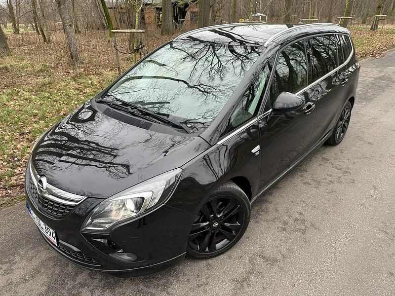 Używany Opel Zafira Cosmo 170 KM (125 kW) 2015 Czarny (metalik, perła) Minivan