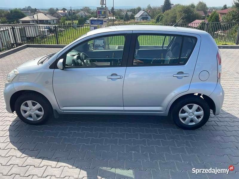 Używany Subaru Justy 2010 Srebrny Hatchback