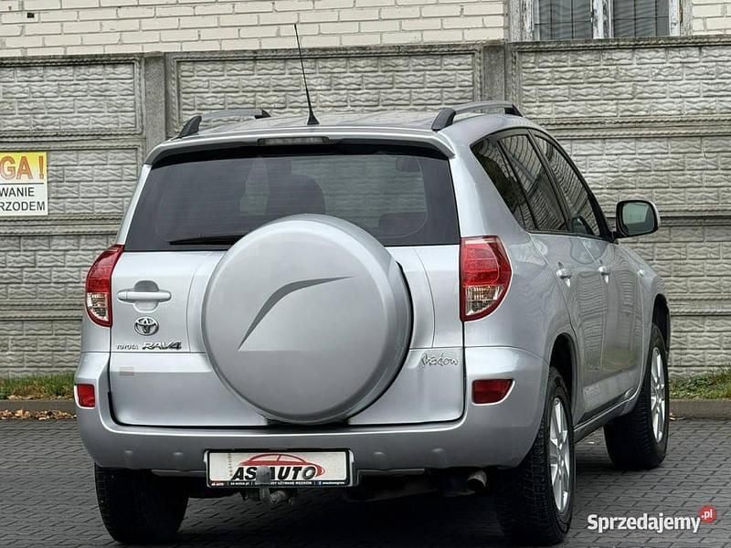 Używany Toyota RAV4 Executive 136 KM (100 kW) 2006 Srebrny SUV