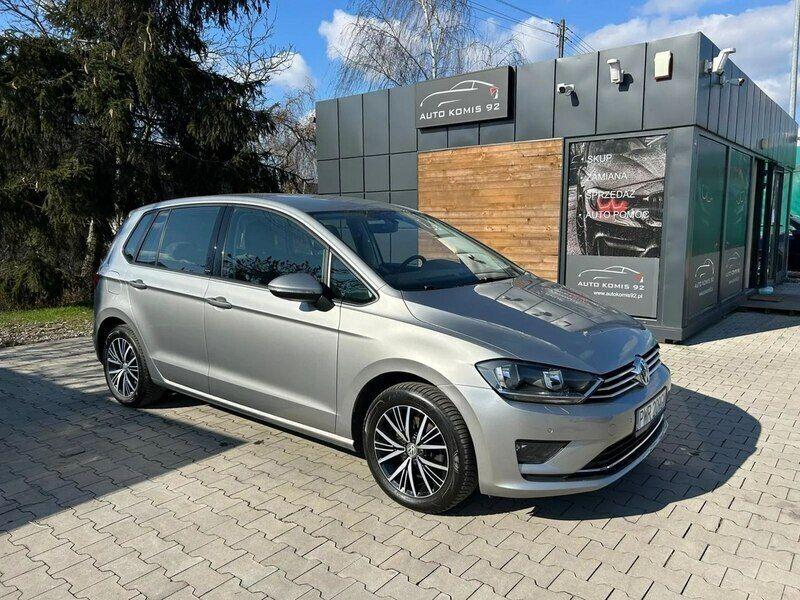 Złoty (metalik) Używany 2017 VW Golf Sportsvan Minivan | 53 900 zł (Uczciwa cena) - Obraz 1/4