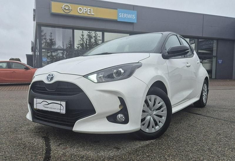 Biały Używany 2022 Toyota Yaris Hybrid Hatchback | 75 900 zł (Uczciwa cena) - Obraz 1/4