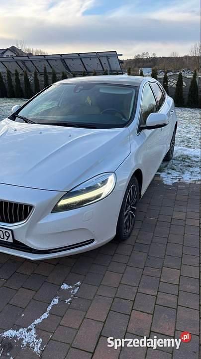 Używany Volvo V40 Inscription 2017 Biały Hatchback