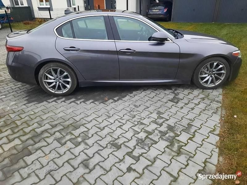 Używany Alfa Romeo Giulia 280 KM (205 kW) 2017 Szary Sedan/Limuzyna