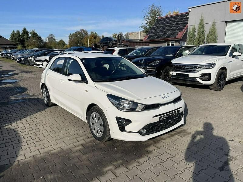 Biały Używany 2023 Kia Rio 2 Hatchback | 27 900 zł - Obraz 1/4