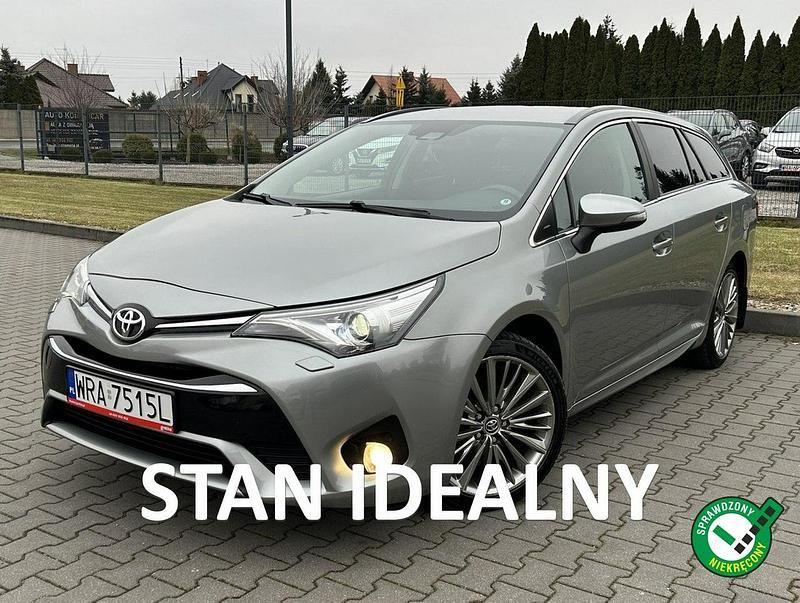 Srebrny Używany 2016 Toyota Avensis Kombi | 58 900 zł (Drogi) - Obraz 1/4