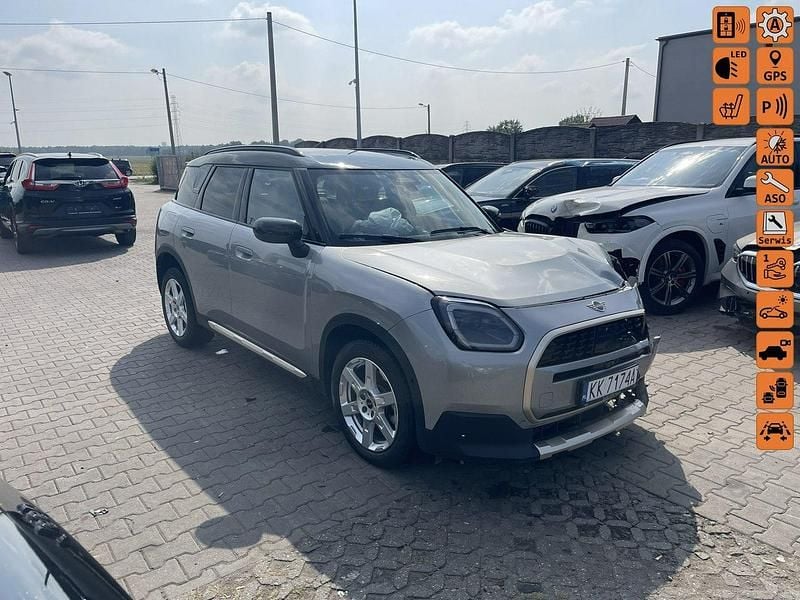Srebrny (metalik) Używany 2024 Mini Countryman SUV | 75 900 zł - Obraz 1/4