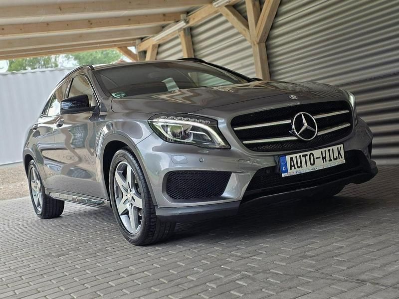 Szary Używany 2015 Mercedes GLA180 AMG line SUV | 74 900 zł - Obraz 1/4