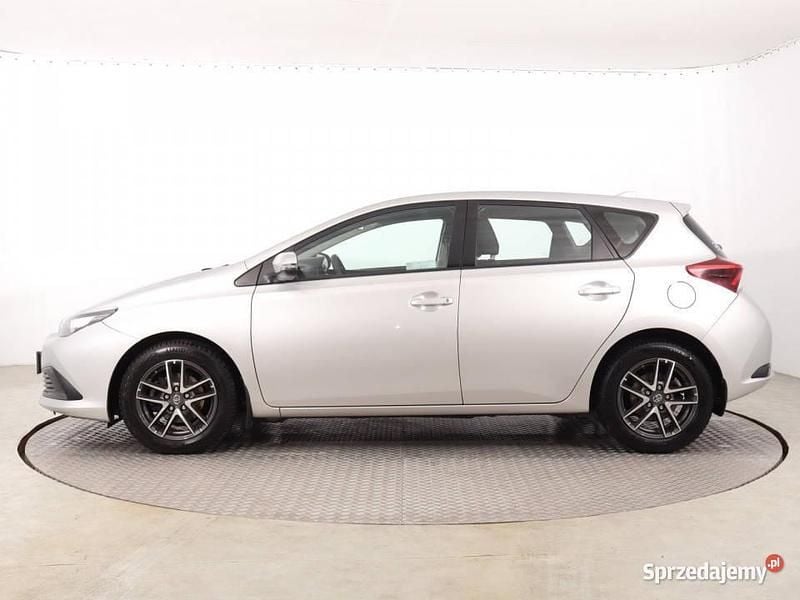 Używany Toyota Auris 2015 Srebrny Hatchback