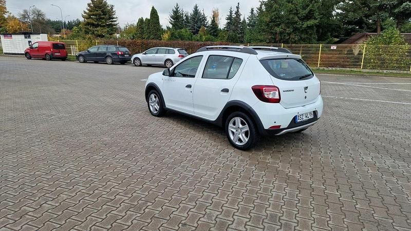 Używany Dacia Sandero Stepway 90 KM (66 kW) 2014 Biały Hatchback