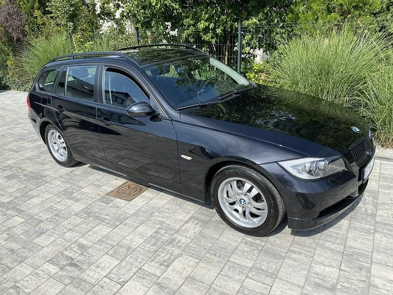 Czarny Używany 2008 BMW 320 Kombi | 17 800 zł (Dobra cena) - Obraz 1/4