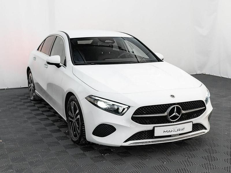 Używany Mercedes A200 150 KM (110 kW) 2023 Biały (metalik) Sedan/Limuzyna