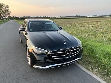 Czarny Używany 2022 Mercedes E200 Kombi | 139 000 zł (Dość drogi) - Obraz 1/4