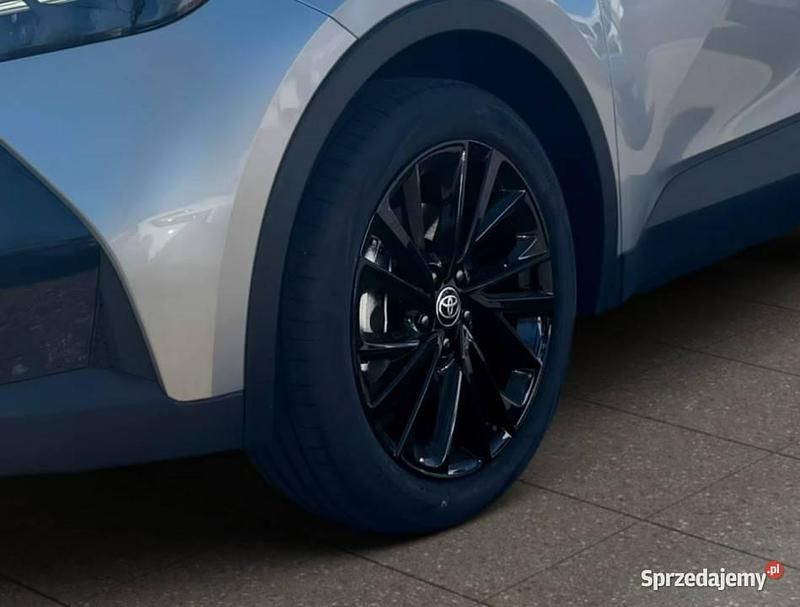 Srebrny (metalik) Nowe 2025 Toyota C-HR Sport SUV | 169 097 zł (Uczciwa cena) - Obraz 1/4