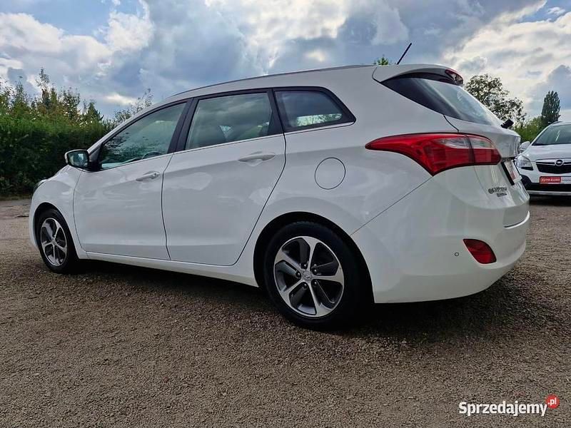 Używany Hyundai i30 100 KM (73 kW) 2016 Biały Kombi