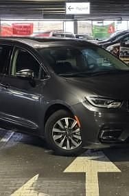 Używany Chrysler Pacifica Limited 291 KM (214 kW) 2023 Szary Minivan