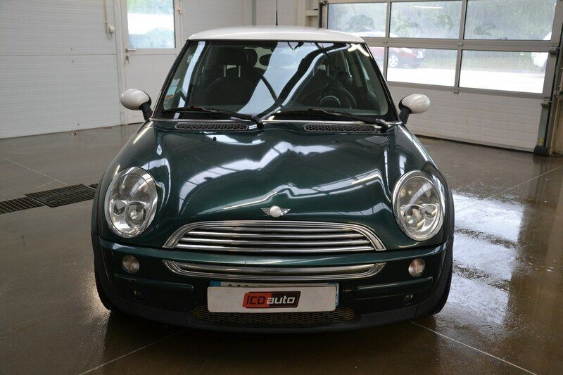Używany Mini Cooper 116 KM (85 kW) 2002 Zielony ciemny (metalik) Hatchback