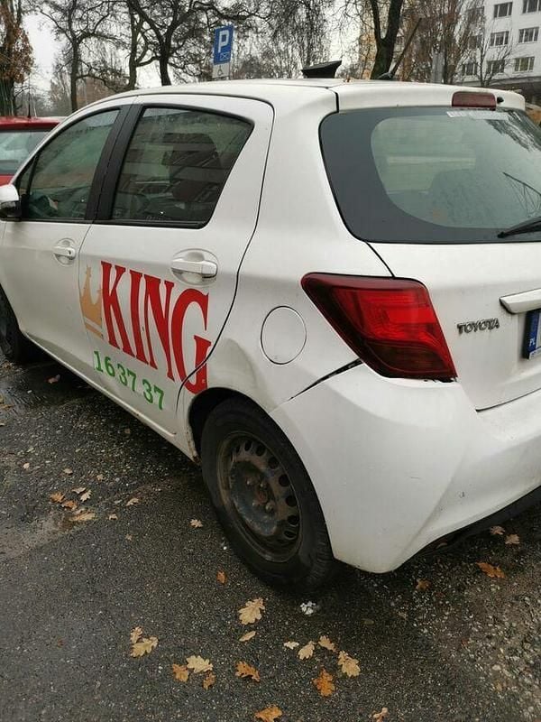 Biały Używany 2014 Toyota Yaris Hatchback | 9000 zł (Super Cena) - Obraz 1/4