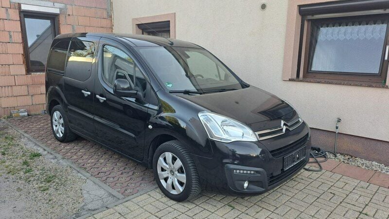Czarny Używany 2016 Citroën Berlingo Minivan | 29 900 zł (Dobra cena) - Obraz 1/4