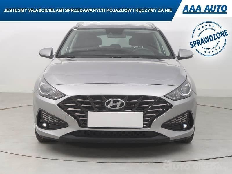 Używany Hyundai i30 120 KM (88 kW) 2022 Srebrny