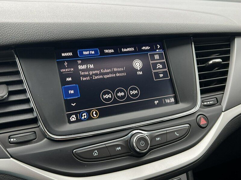 Używany Opel Astra 130 KM (95 kW) 2021 Srebrny (metalik) Sedan/Limuzyna