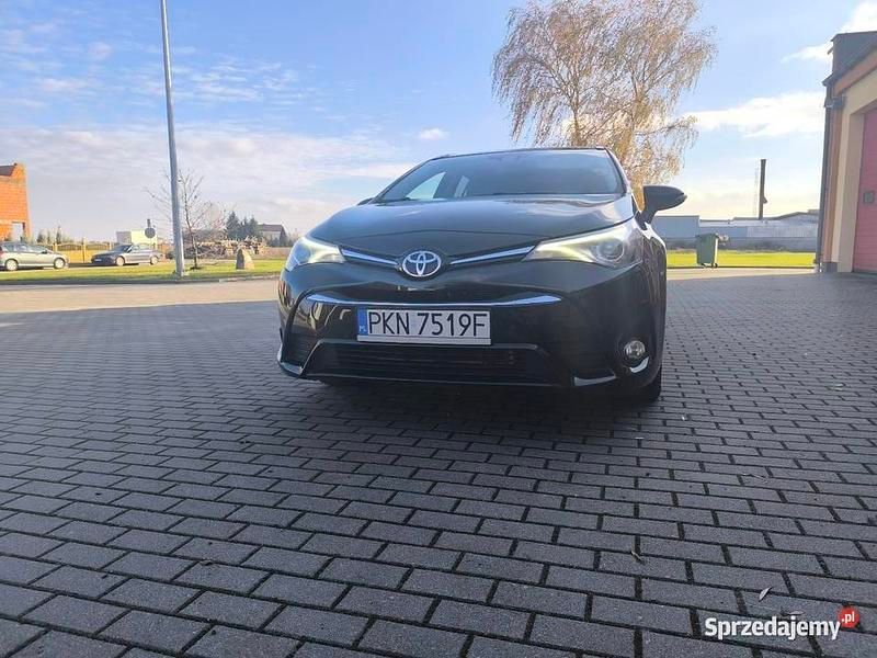 Zielony Używany 2015 Toyota Avensis Kombi | 44 000 zł (Uczciwa cena) - Obraz 1/4