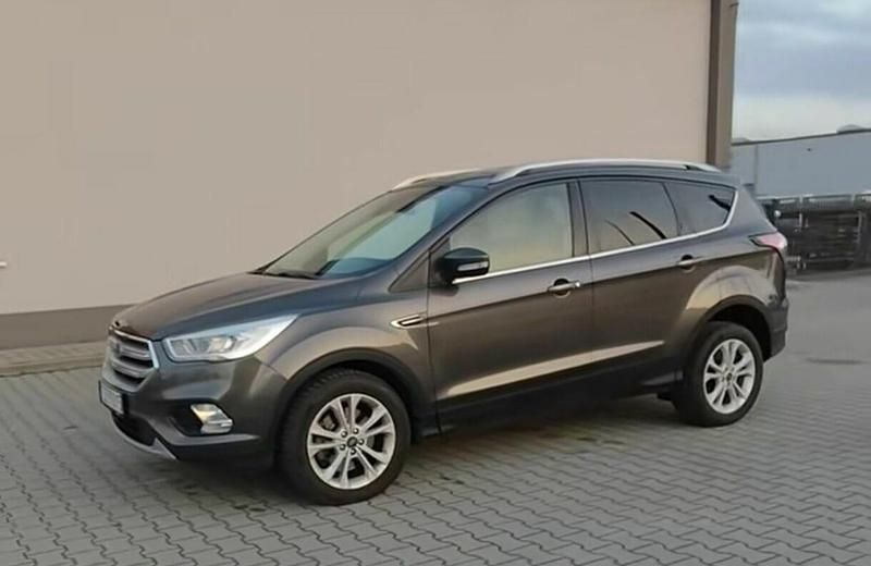 Grafitowy Używany 2018 Ford Kuga SUV | 59 900 zł (Uczciwa cena) - Obraz 1/4