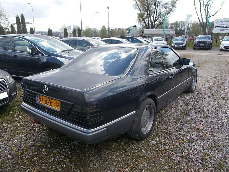 Używany Mercedes E300 1992 Czarny Coupe
