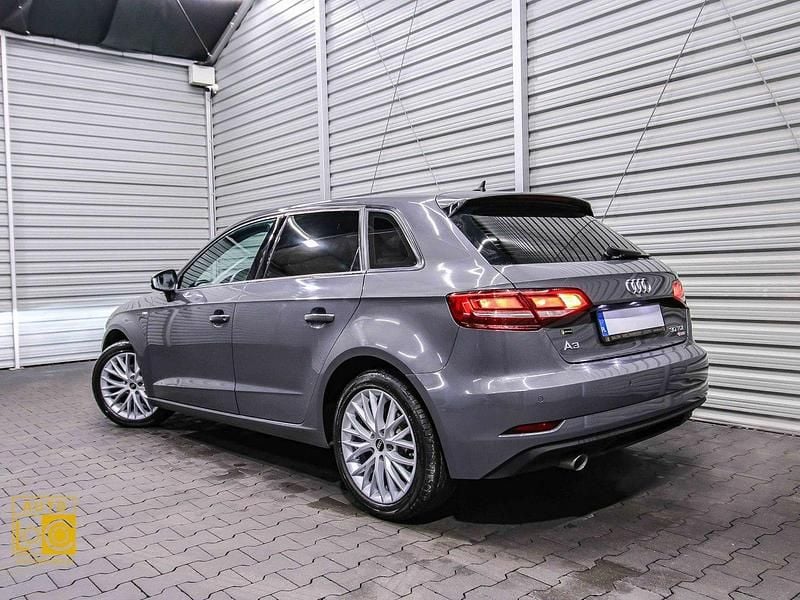 Używany Audi A3 Sportback 116 KM (85 kW) 2019 Szary Hatchback